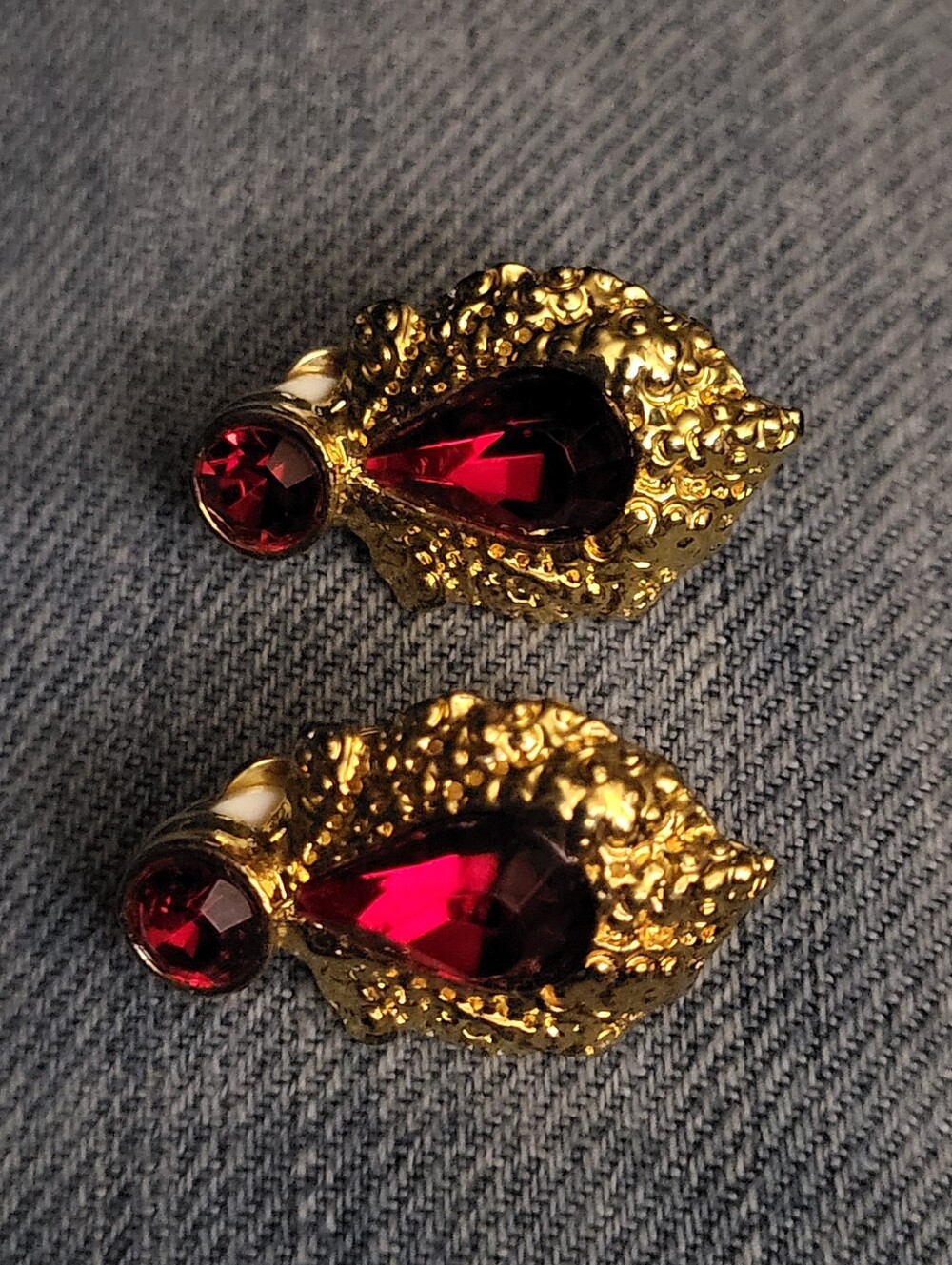 Vintage 80s Runway Ruby Red Teardrop Clip On Earrings Like New